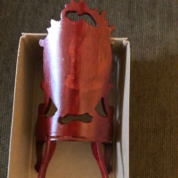 Miniature doll house Victorian parlor chairs and coffee table - Picture 7 of 8